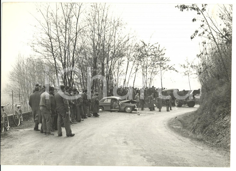 1958 CANELLI (AT) Incidente stradale ALFA 1900 - Folla di curiosi *Foto 18x13 cm