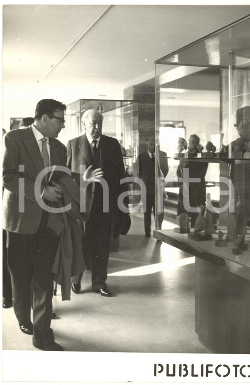1957 PAESTUM Presidente DDR Theodor HEUSS visita il museo *Foto 13x18 cm