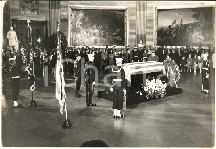 1963 WASHINGTON John F. KENNEDY's coffin in the Capitol for Lying-in-State PHOTO