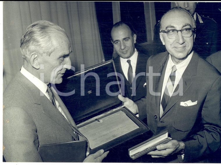 1965 SAINT-VINCENT Chirurgo Michael DeBAKEY vince premio "Bisturi d'Oro" - Foto