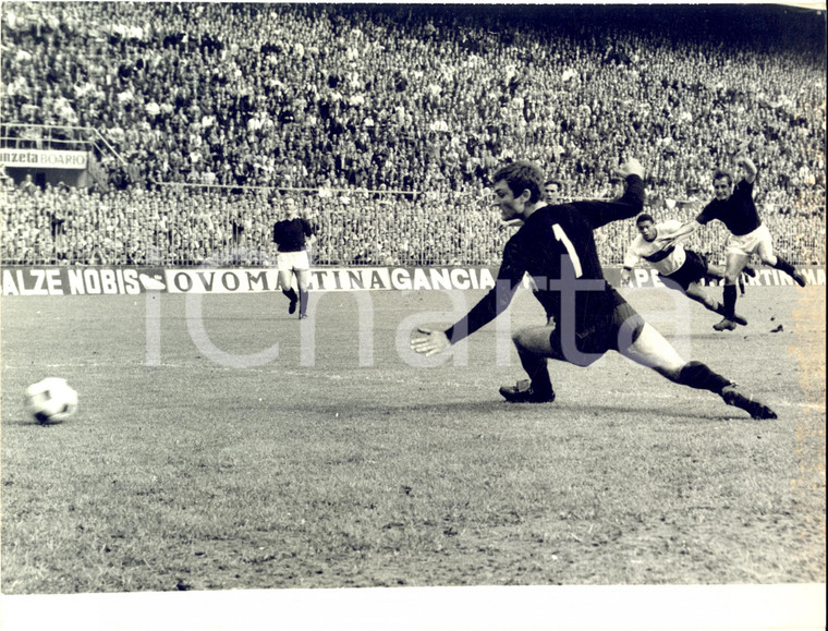 1965 CALCIO SERIE A INTER-TORINO 2-2 Goal di Jair da Costa *Foto 24x18 cm