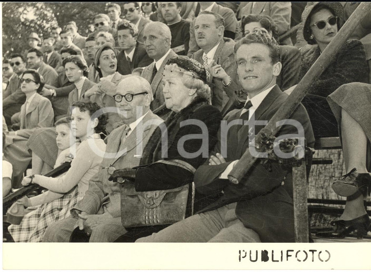 1953 NAPOLI Calciatore Hasse JEPPSON a una partita di tennis con i genitori 