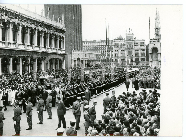 1959 VENEZIA Piazza SAN MARCO Spoglie di SAN PIO X in processione *Foto 18x13 cm