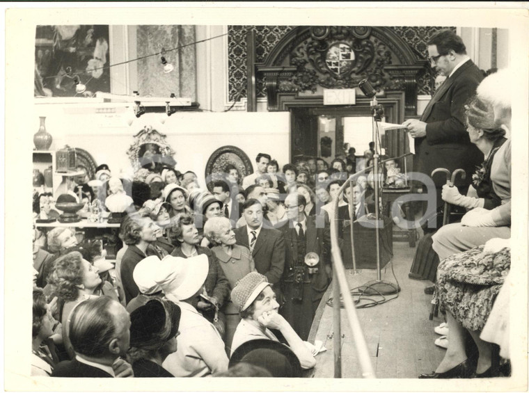 1961 LONDON CHELSEA Pietro ANNIGONI opens Spring Antiques Fair - Photo 20x15