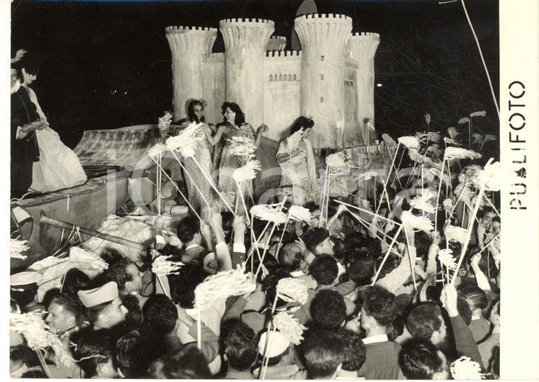 1955 ca NAPOLI Festa di PIEDIGROTTA - Il carro del Maschio Angioino - Foto 18x13