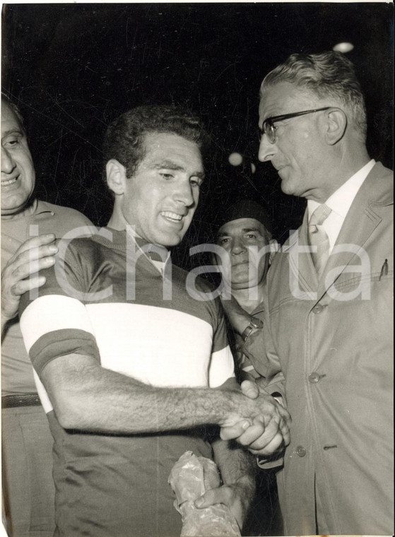 1955 MILANO Campionati Italiani CICLISMO SU PISTA Guido MESSINA dopo la vittoria