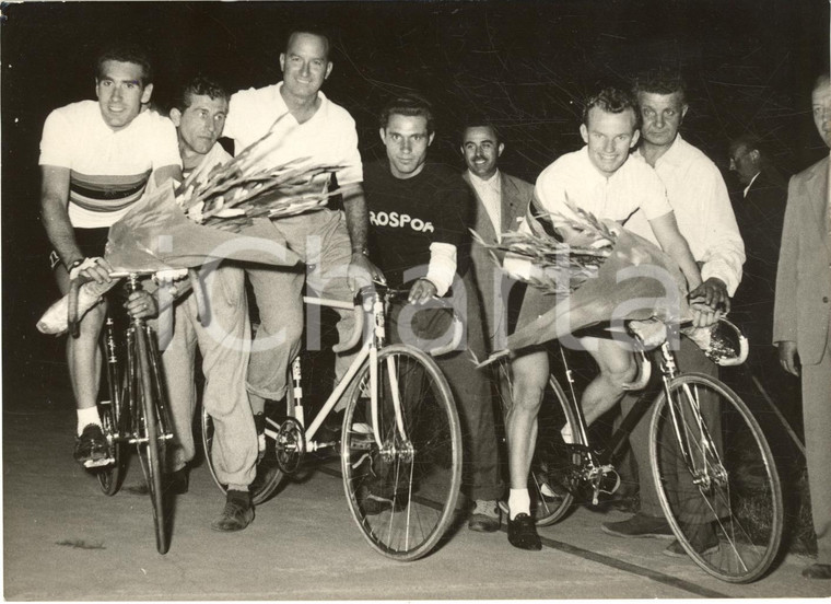 1954 CICLISMO ROMA APPIO Giro d'onore per Guido MESSINA e Leandro FAGGIN *Foto