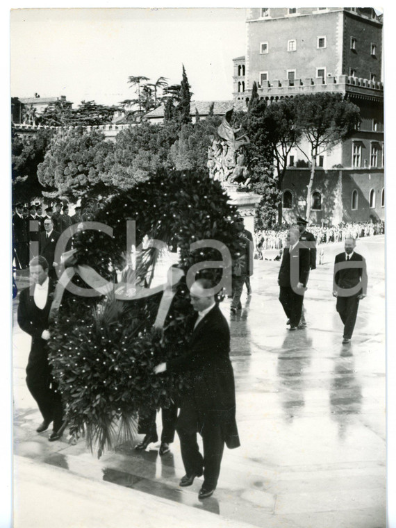 1957 ROMA Giornata FORZE ARMATE Corona d'alloro alla tomba del MILITE IGNOTO