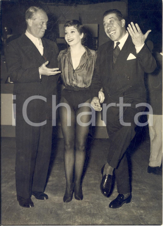 1957 PARIS ALHAMBRA - Maurice CHEVALIER avec Zizi JEANMAIRE et FERNANDEL *Photo