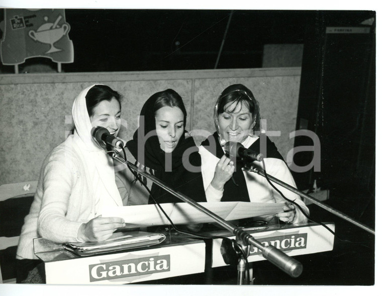 1969 CANTAGIRO Il trio di Nora ORLANDI prova sotto la pioggia - Foto 24x18 cm