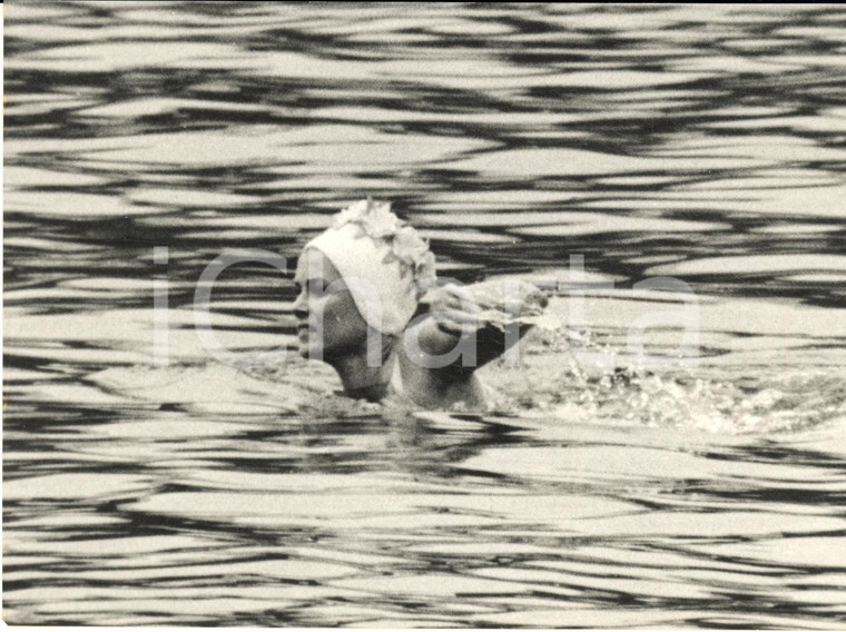 1968 MONTECARLO Grace di Monaco al "Palm Beach" per una nuotata - Foto 18x13