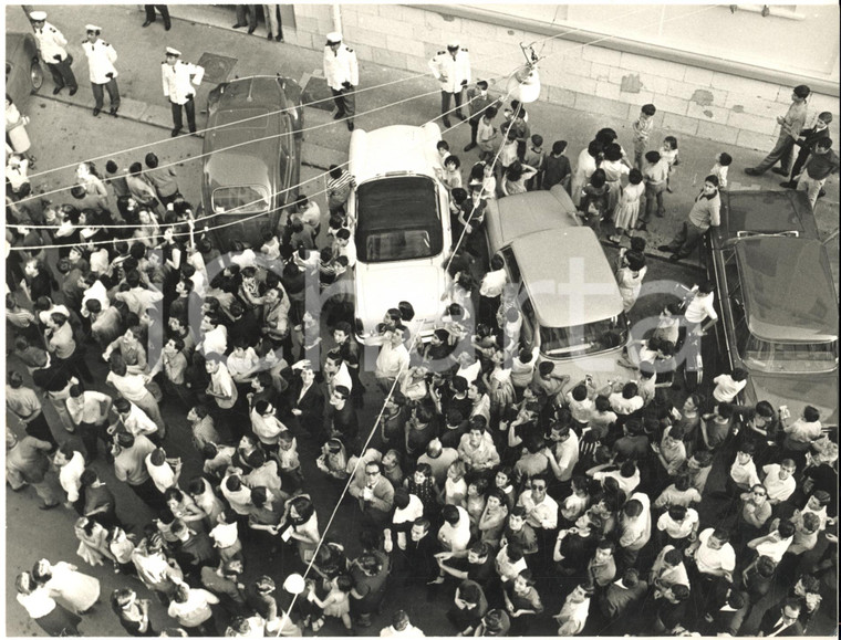 1965 PESCARA CANTAGIRO I fan in attesa dei cantanti *Foto ARTISTICA 24x18 cm