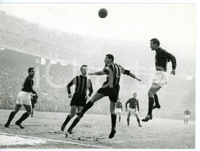 1957 CALCIO Serie A - MILAN-ATALANTA 4-0 Colpo di testa di Carlo GALLI *Foto