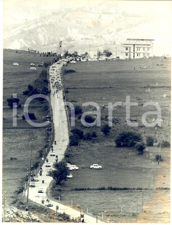 1967 GIRO D'ITALIA Tappa CASERTA-BLOCKHAUS - Passaggio del gruppo *Foto 18x24 cm