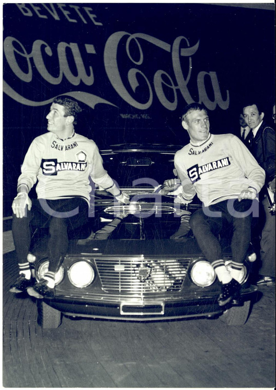 1968 SEI GIORNI DI MILANO Rudi ALTIG e Felice GIMONDI con pubblicità COCA COLA