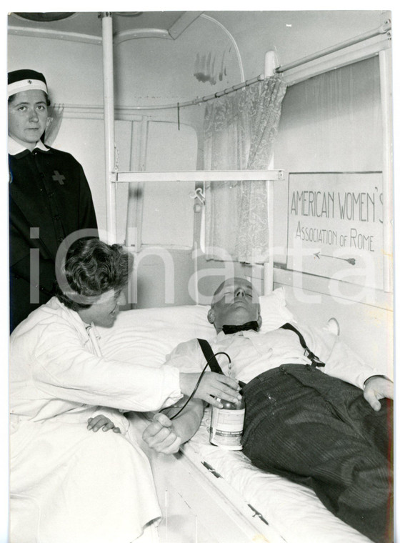 1958 ROMA Associazione DONNE AMERICANE Donazione di sangue per bambini bisognosi