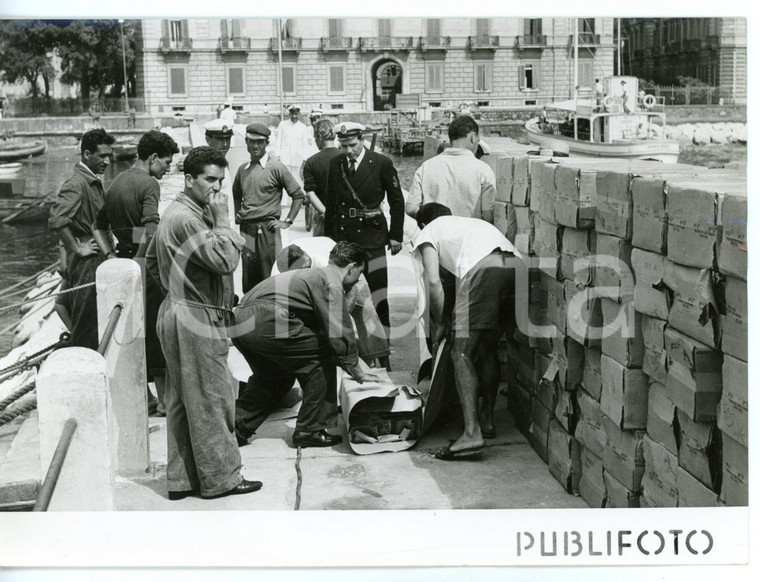 1955 NAPOLI "FORTUNELLO" Blitz Guardia di Finanza per contrabbando sigarette 