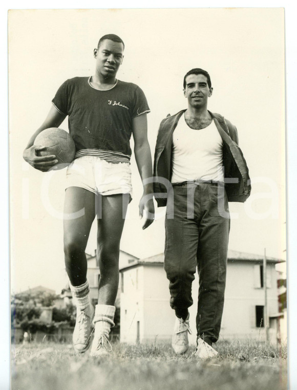 1955 ca BOLOGNA BASKET Cestista Fletcher JOHNSON - Allenatore Vittorio TRACUZZI