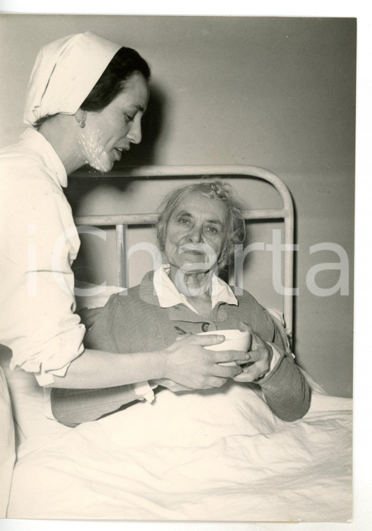 1955 TORINO Beatrice TURRIZIANI ricoverata all'ospedale Maria Adelaide *Foto