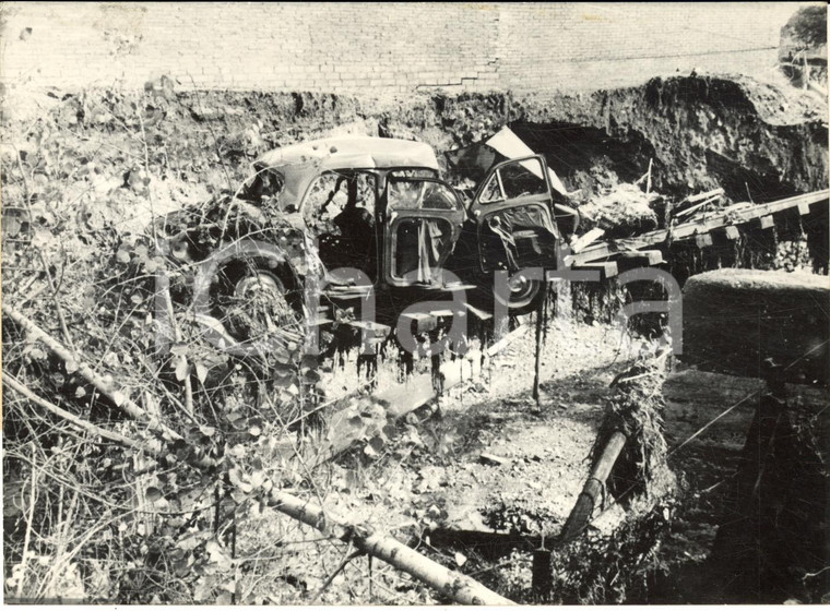 1962 CATALOGNA (SPAGNA) Ferrovia divelta e auto distrutta dal maltempo - Foto
