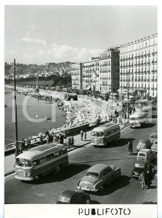 1952 NAPOLI Via CARACCIOLO Sfilata di pullman per la Mostra d'Oltremare *Foto