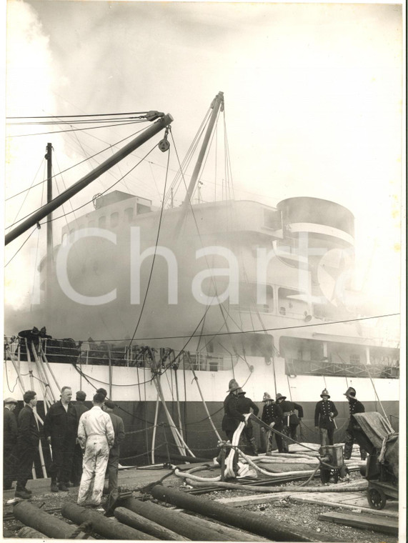 1960 LONDON Blue Star Liner "Scottish Star" blazes in Dock *Photo 15x20 cm