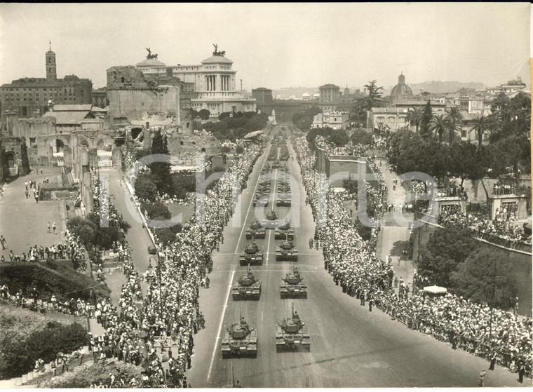 2 Giugno 1954 ROMA Parata delle Forze Armate sulla via dei Fori Imperiali - Foto