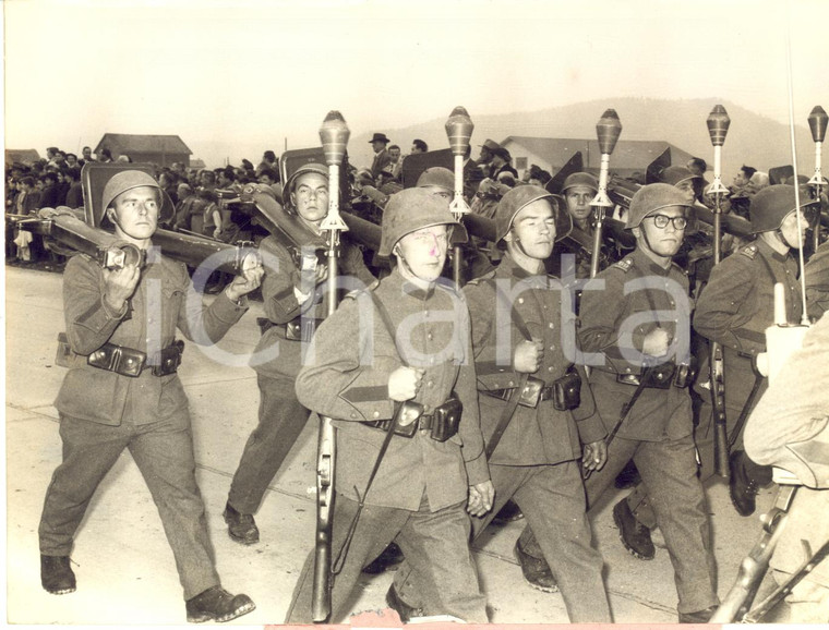 1953 ZURICH Das Defilee der 5 Division Infanterie-Panzerabwehrwaffe *Photo 
