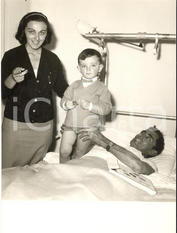 1957 NOVI LIGURE Fausto COPPI in ospedale con Giulia OCCHINI e il figlio *Foto
