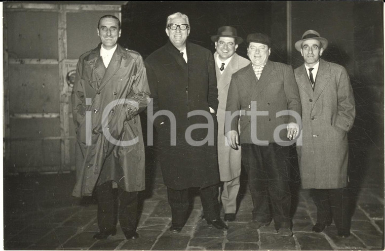 1959 GENOVA Piazza Fossatello - Mario CAROTENUTO a passeggio *Foto 18x12 cm