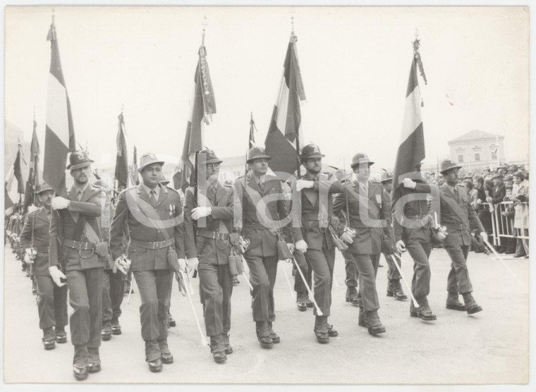 1976 PADOVA Adunata Nazionale ALPINI Corteo per le vie della città - Foto (2)