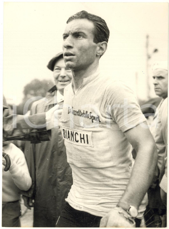 1957 CICLISMO GIRO D'ITALIA MONTECATINI TERME Nino DEFILIPPIS dopo l'arrivo FOTO