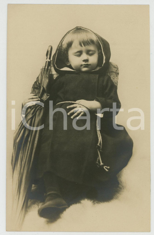 1905 ca CHILDREN Portrait of friar child sleeping with umbrella - Old postcard  Cartolina postale d'epoca, non viaggiata.CONDIZIONI: GFORMATO: FP    originale e autentica 1