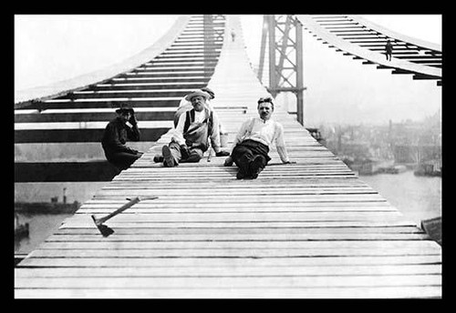 Footpaths on New Manhattan Bridge