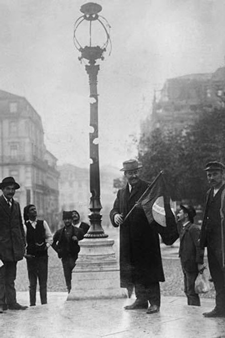 Lamppost Is Riddled with shell Fire and Still Stands