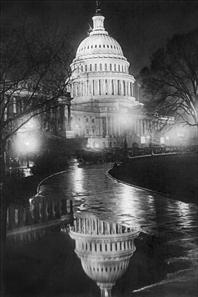 The U.S. Capitol Builing in a light night rain