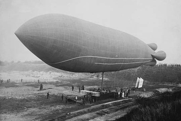 Clement-Bayard Dirigible Ready for Flight to Carry plane aloft