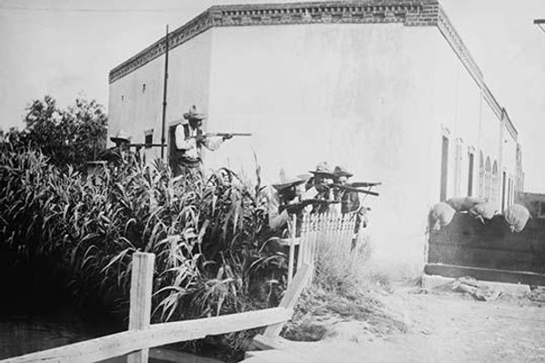 Battle of Juarez, Insurrectos on irrigation ditch