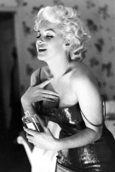 Marilyn Monroe: Chanel No. 5 Poster