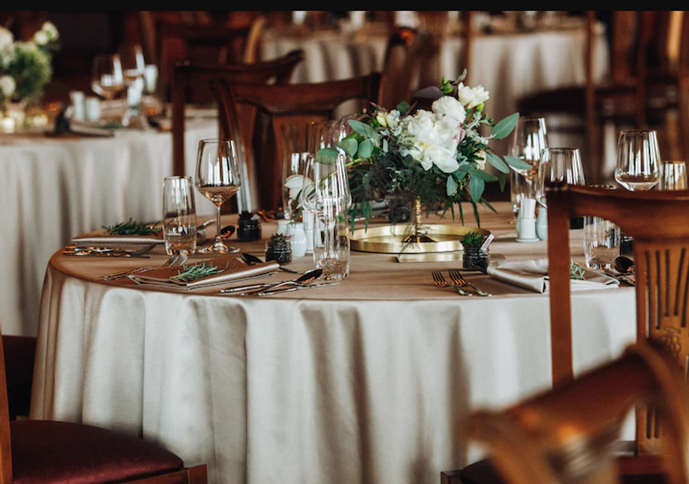 What are the Major Types of Fabric Used to Make Tablecloths for Wedding Purposes?