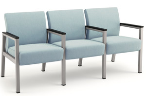 Knú by La-Z-Boy Kadia Mod 3 Seat Metal Visitor with Center Arm, Silver Frost Frame Finish, Carbon Urethane Armcaps, 3/4 Front View