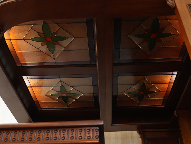 8ft Light Mahogany Traditional Corner Canopy Bar