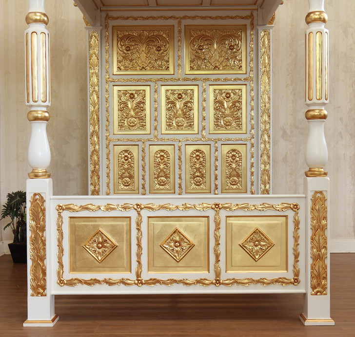 White & Gold Four Post Canopy Bed w/ Ornate Headboard (Full Size)
