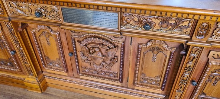 7ft Light Mahogany Resolute Desk Replica