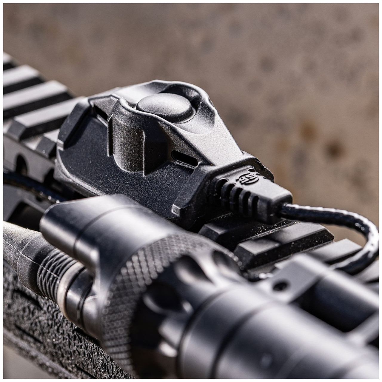 実物 SureFire CSP-07 リモートスイッチ SUREFIRE Piccatinny Rail Compact Remote Switch CSP-07