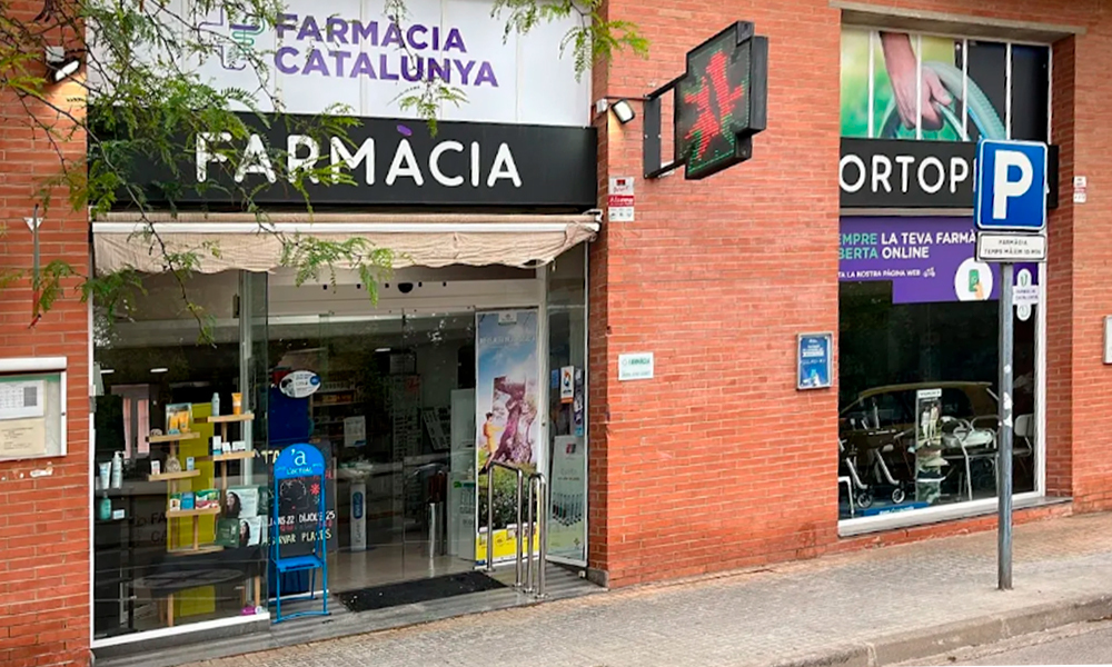Interior de Farmacia Carmen Ortiz en Benacazón (Sevilla)