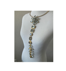 These are green lab colored topaz crystals surrounded in brass detail. 10 interesting cut crystals with a large flower at the top. The flower is 3" diameter and the full piece is 13". This listing is for the pendant only.
A great piece to finish an evening outfit. Going to a dance. Quinceañera. Wedding. Or just for fun! These are green lab colored topaz crystals surrounded in brass detail. 10 interesting cut crystals with a large flower at the top. The flower is 3" diameter and the full piece is 13". This listing is for the pendant only.
A great piece to finish an evening outfit. Going to a dance. Quinceañera. Wedding. Or just for fun!