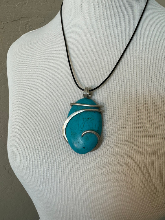 Turquoise and Silver Pendant Necklace | Leather Choker | NWT
