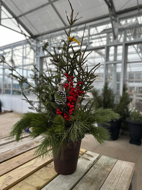 WINTER DELUXE W/ LOGS PORCH POT