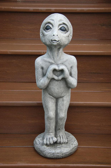 STATUE ALIEN HEART 25"